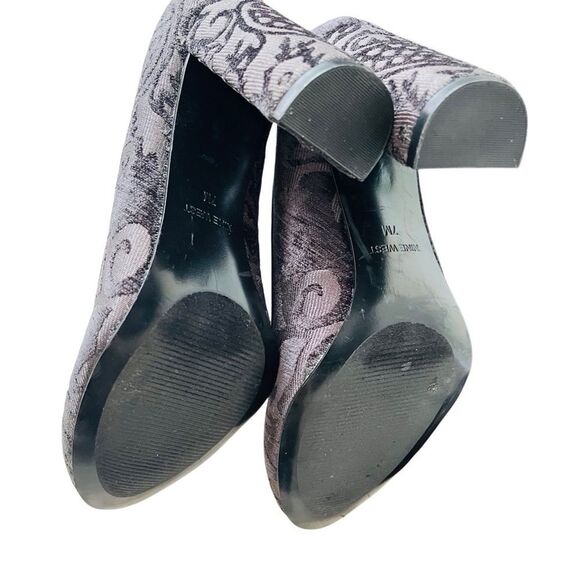 NINE WEST DENTON BLACK VELVET
BROCADE ROUND TOE 4" BLOCK HEEL PUMPS SIZE 7. - Picture 7 of 7